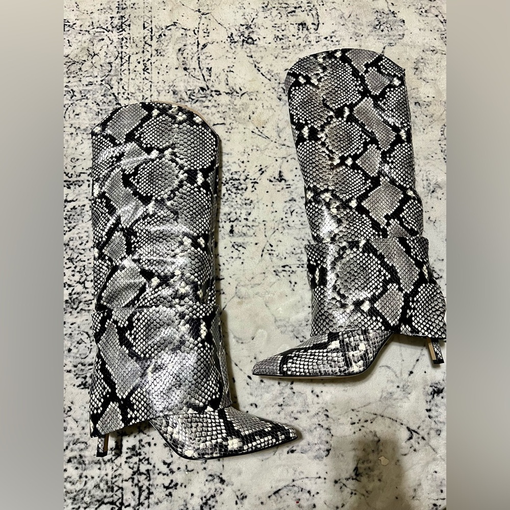 Marc Fisher Black and Gray Snakeskin Heeled Boots - 7.5 - Picture 3 of 9